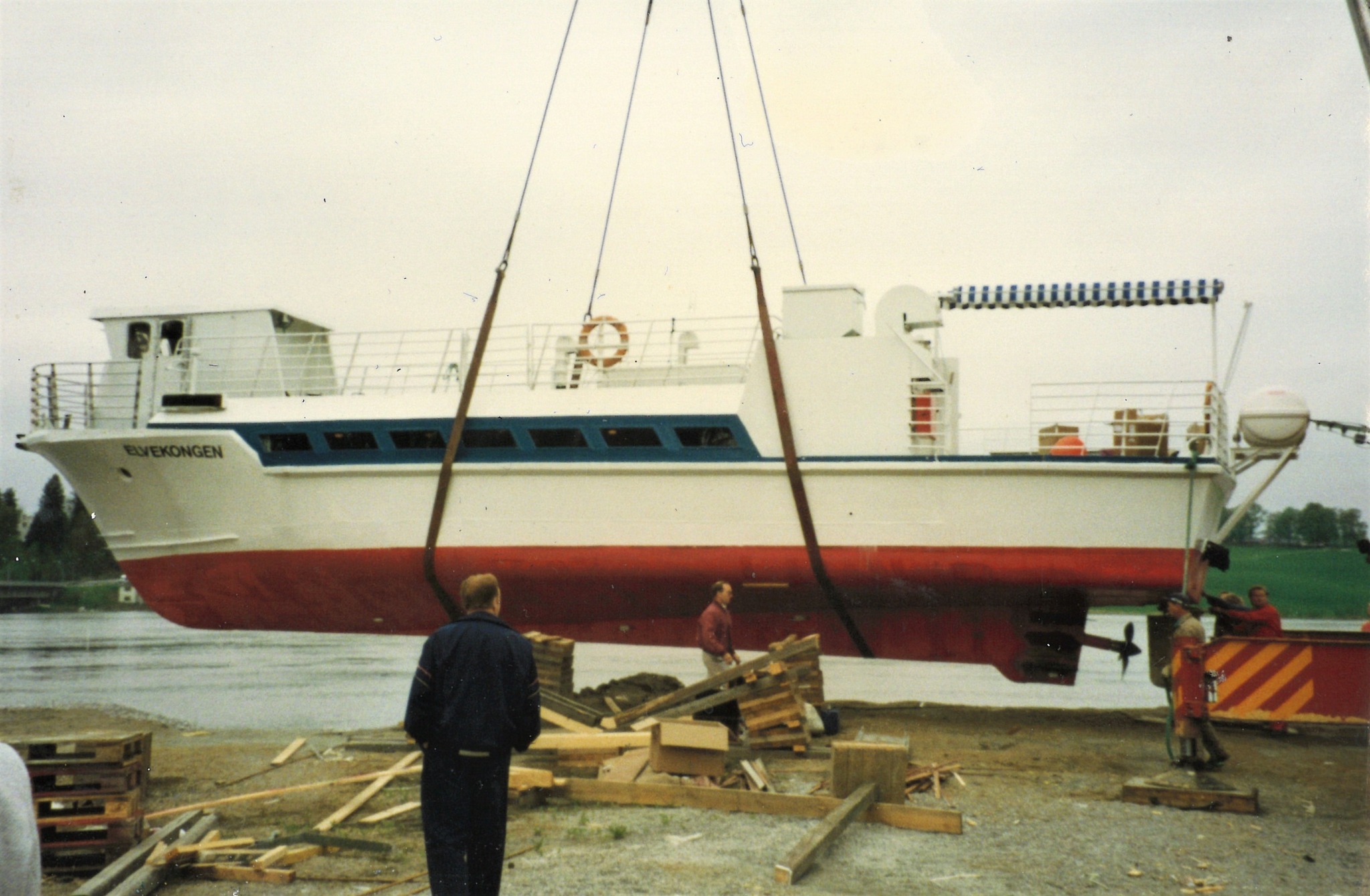 Elvekongen ble sjøsatt i Glomma på Årnes 15. mai 1993 – én måned før gjenåpningen av Svanfoss sluse.